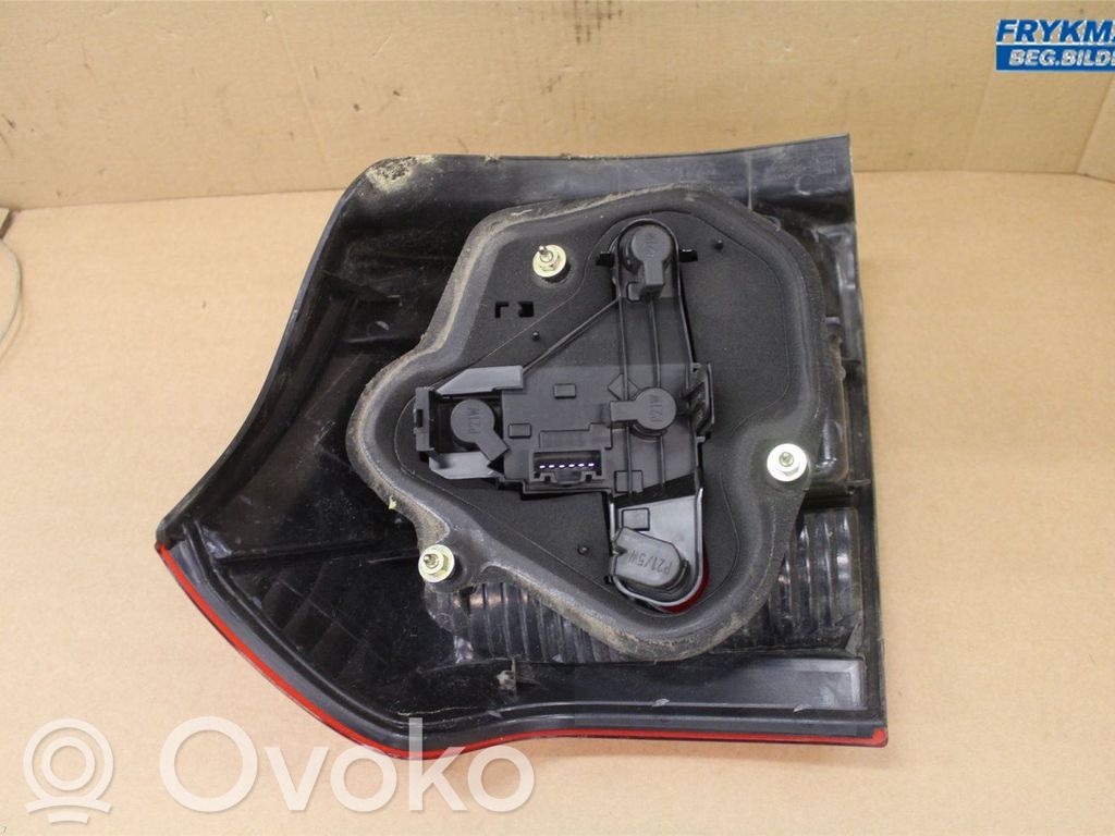 Toyota Corolla E120 E130 Задний фонарь в кузове 