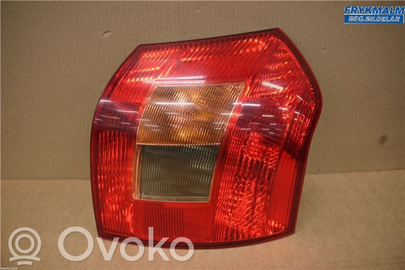Toyota Corolla E120 E130 Задний фонарь в кузове 