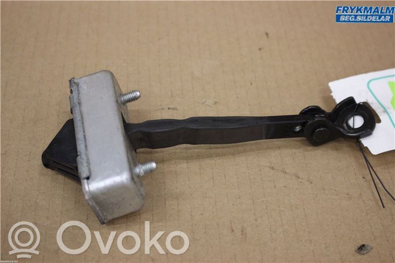 Mazda 6 Takaoven pidätin 