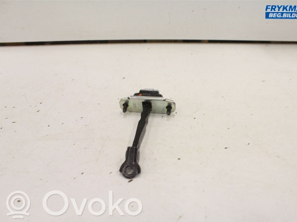 KIA Ceed Etuoven pidätin 