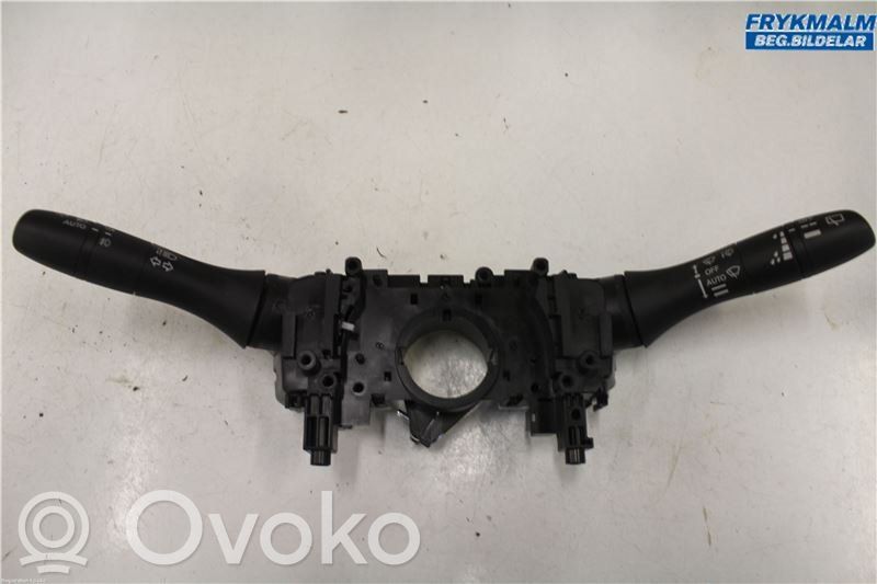 Nissan Qashqai Interruptor/palanca de limpiador de luz de giro 