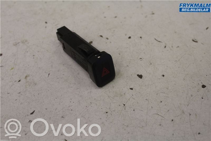 Hazard light switch   9123681