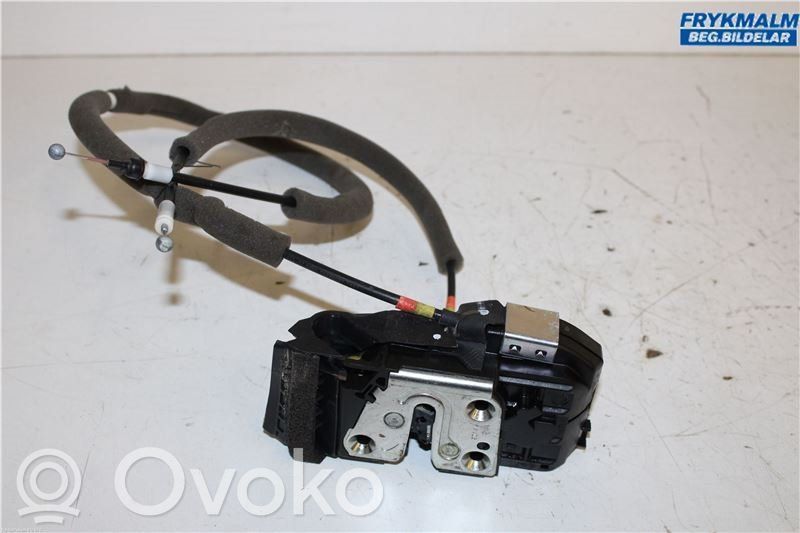 Nissan Qashqai Priekšpusē slēdzene 