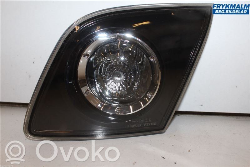 Mazda 3 I Lampy tylnej klapy bagażnika 