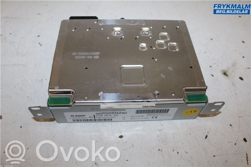 Panel / Radioodtwarzacz CD/DVD/GPS   1623790280,1617957680,9820250280