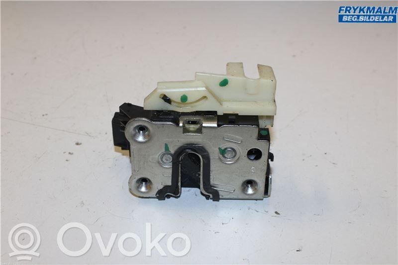 Dacia Duster Front door lock 