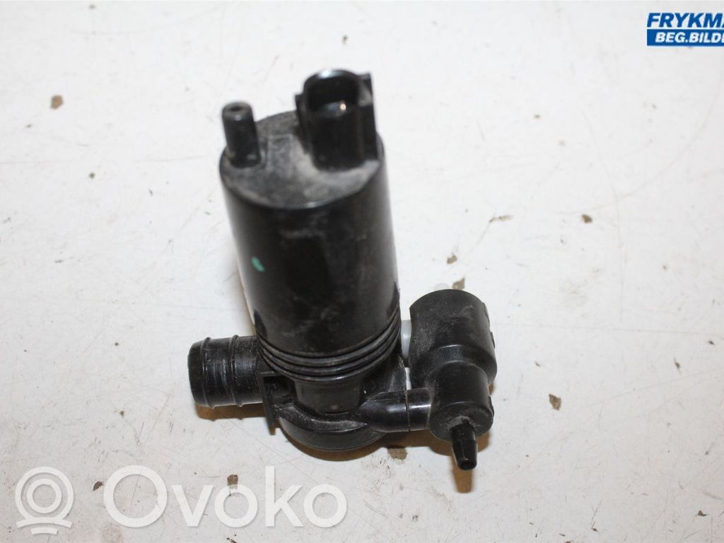 Nissan Juke I F15 Windscreen/windshield washer pump 