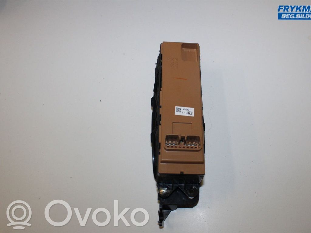 Subaru Outback Electric window control switch 