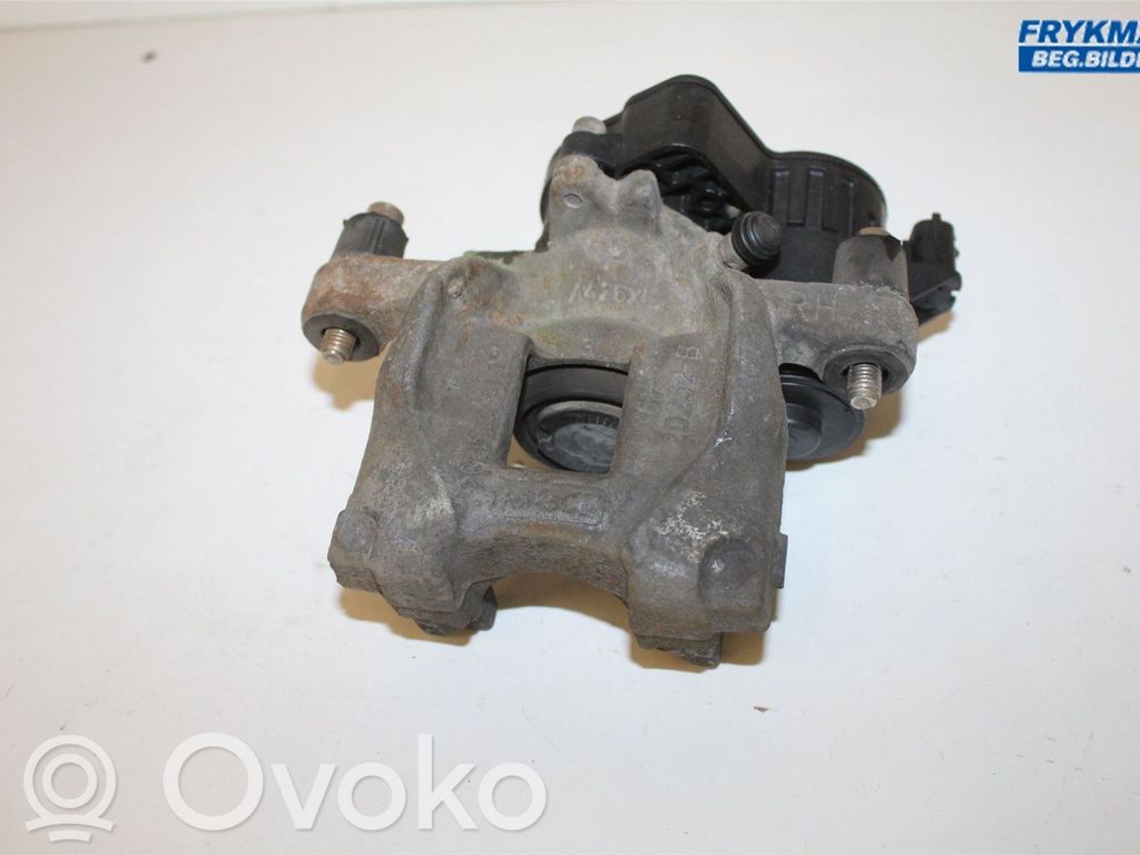 Ford Focus Задний суппорт 