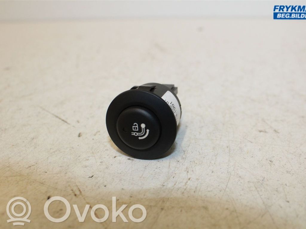 BMW 5 F10 F11 Przycisk chowanego haka holowniczego 