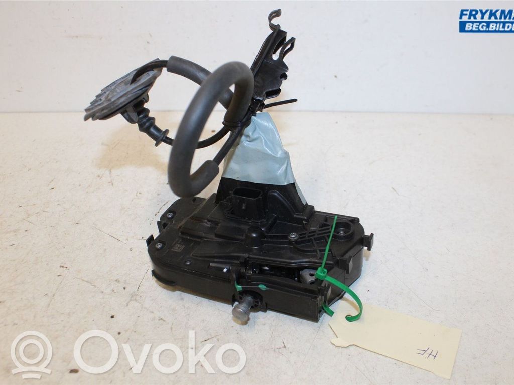 Ford Focus Priekšpusē slēdzene 