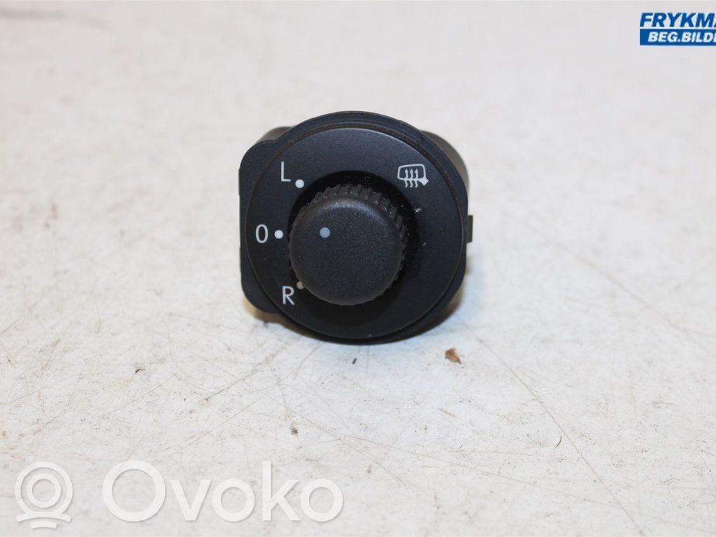 Volkswagen Beetle A5 Wing mirror switch 