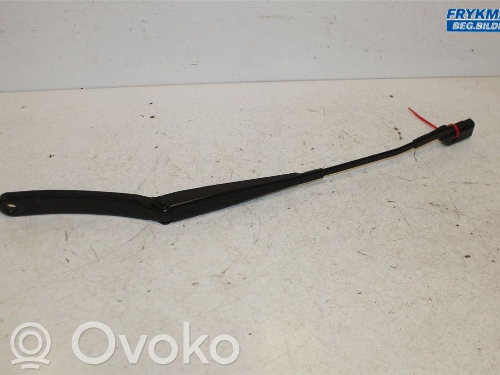 Ford Focus Front wiper blade arm 