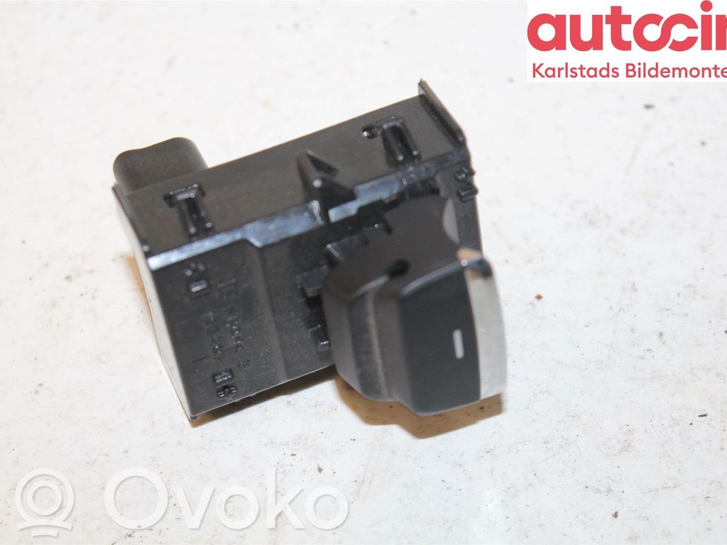 Subaru XV II Electric window control switch 