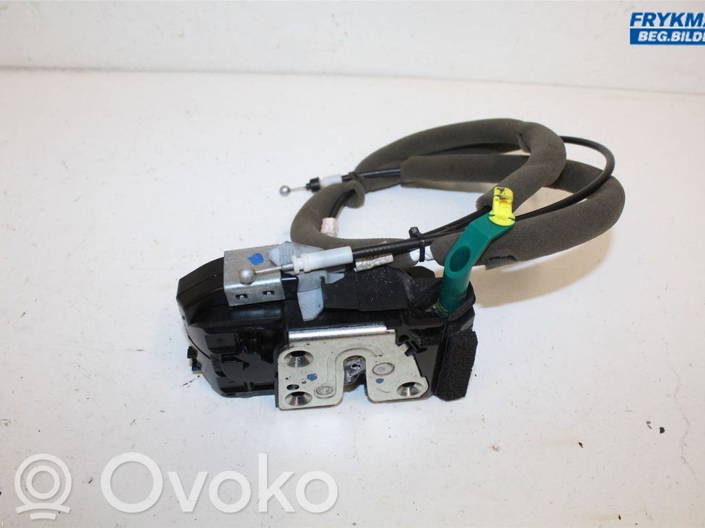 Nissan Note (E12) Priekšpusē slēdzene 