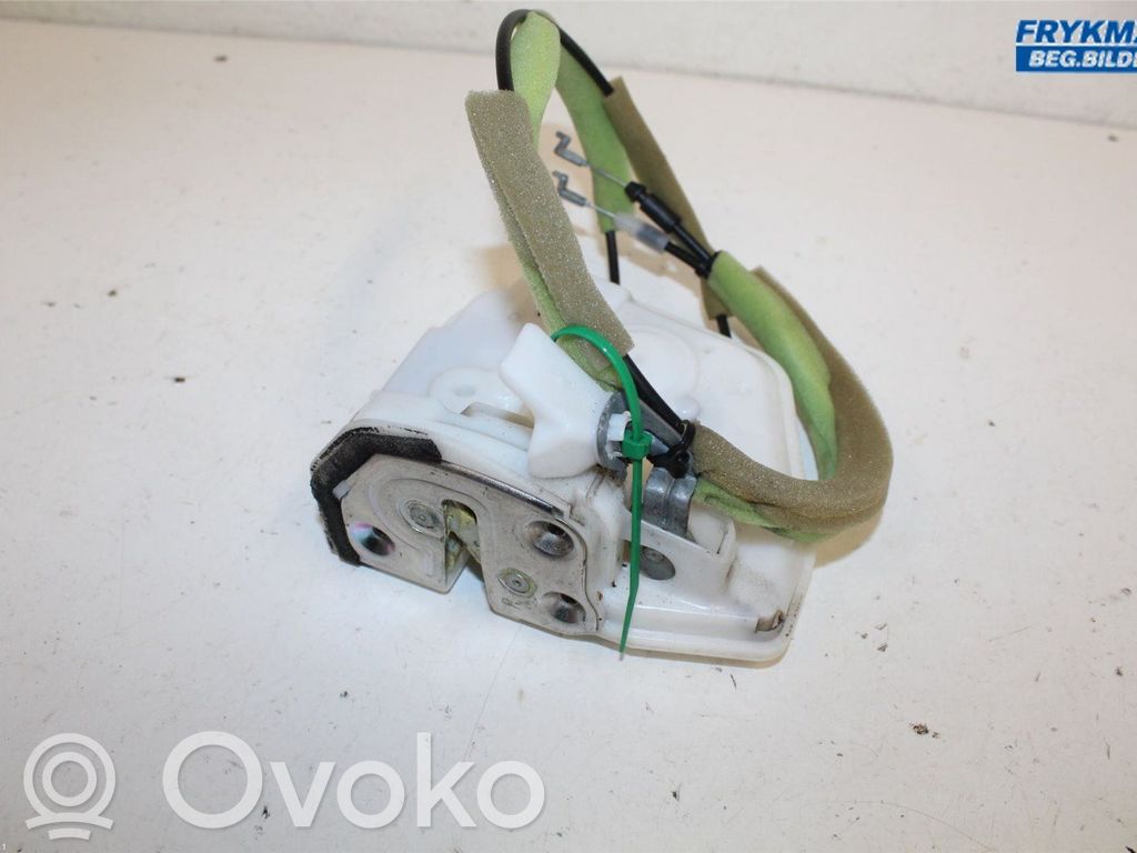 Mazda 3 II Front door lock 