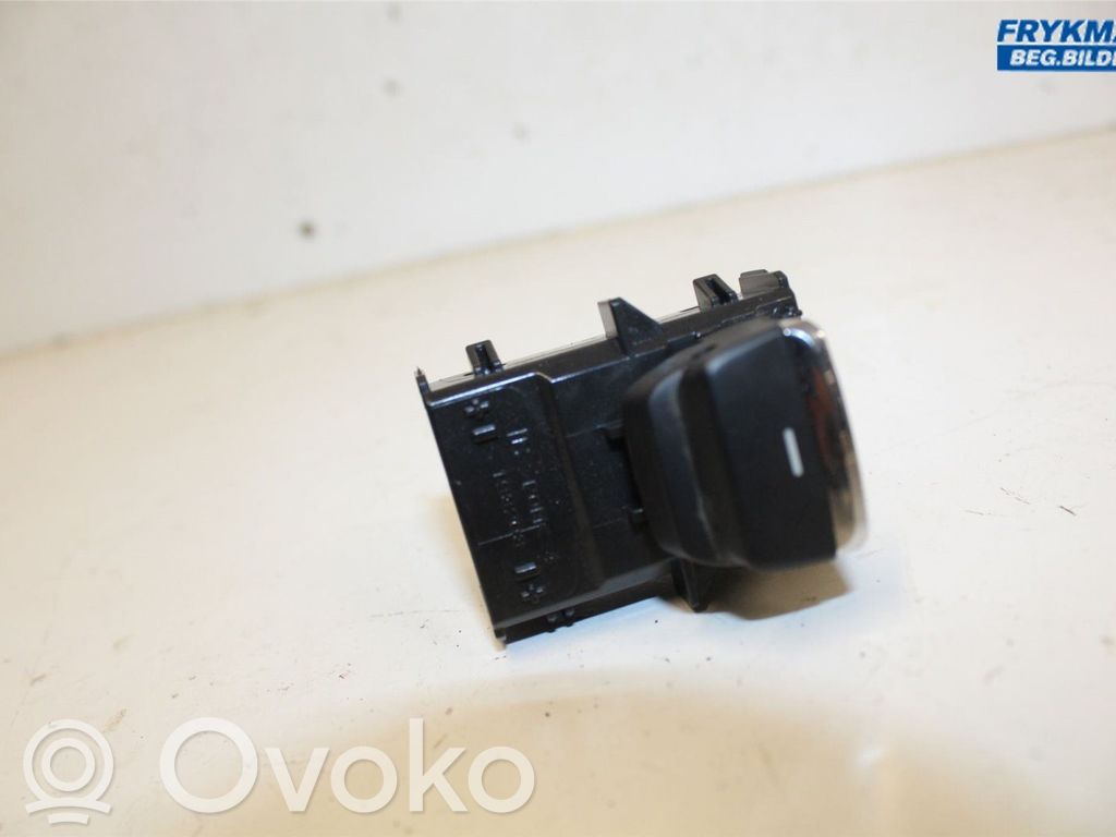 Subaru XV II Electric window control switch 