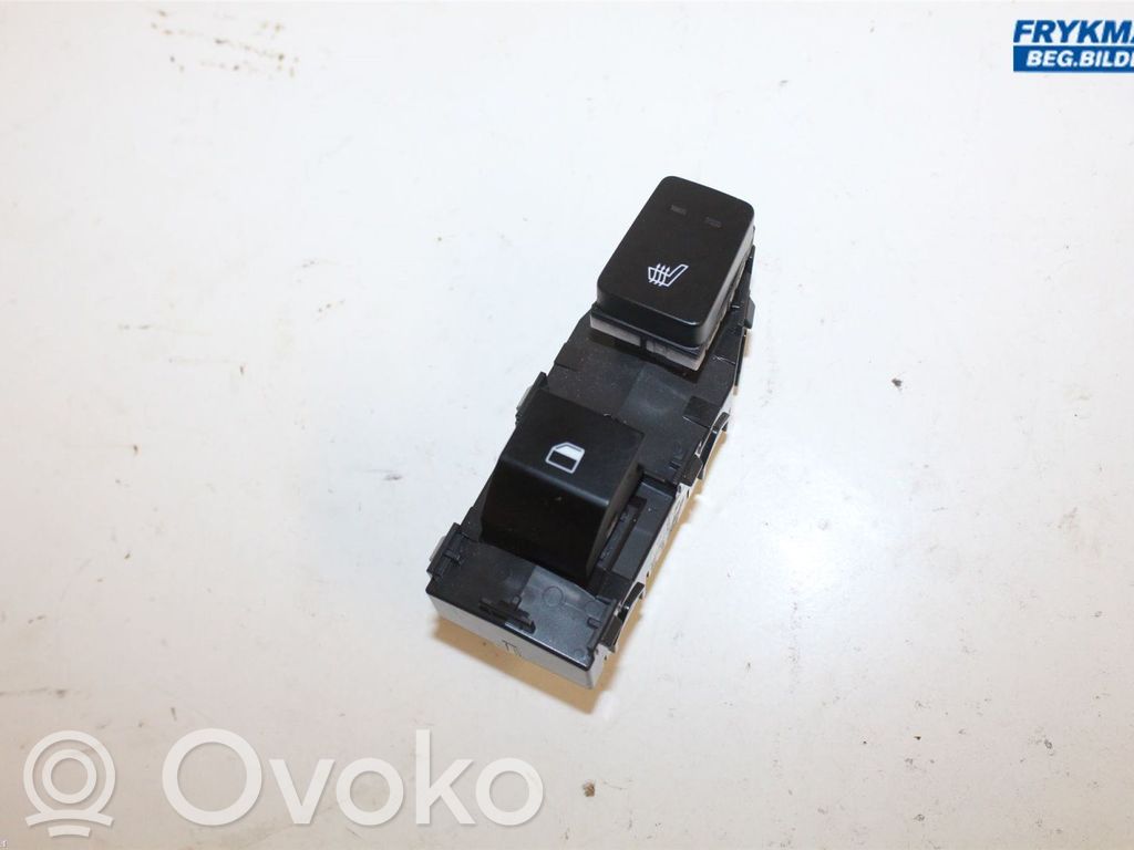 Electric window control switch   93581AT040,93581AT040,93581AT040