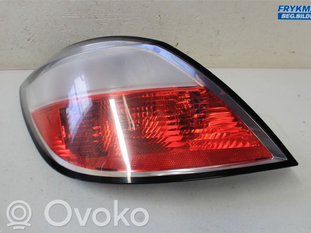 Opel Astra H Aizmugurējais lukturis virsbūvē 