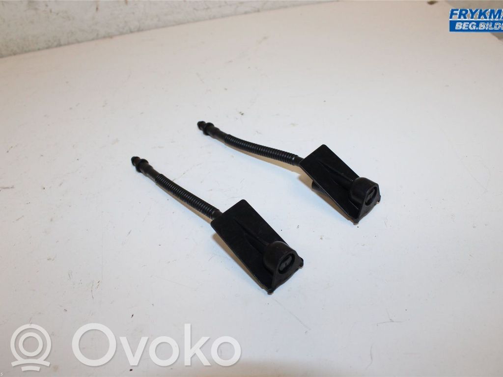 Ford Focus Windshield washer spray nozzle 