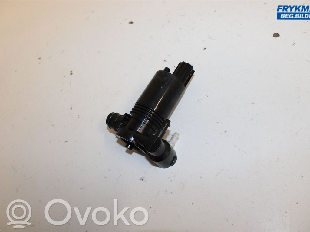 Volvo V40 Windscreen/windshield washer pump 