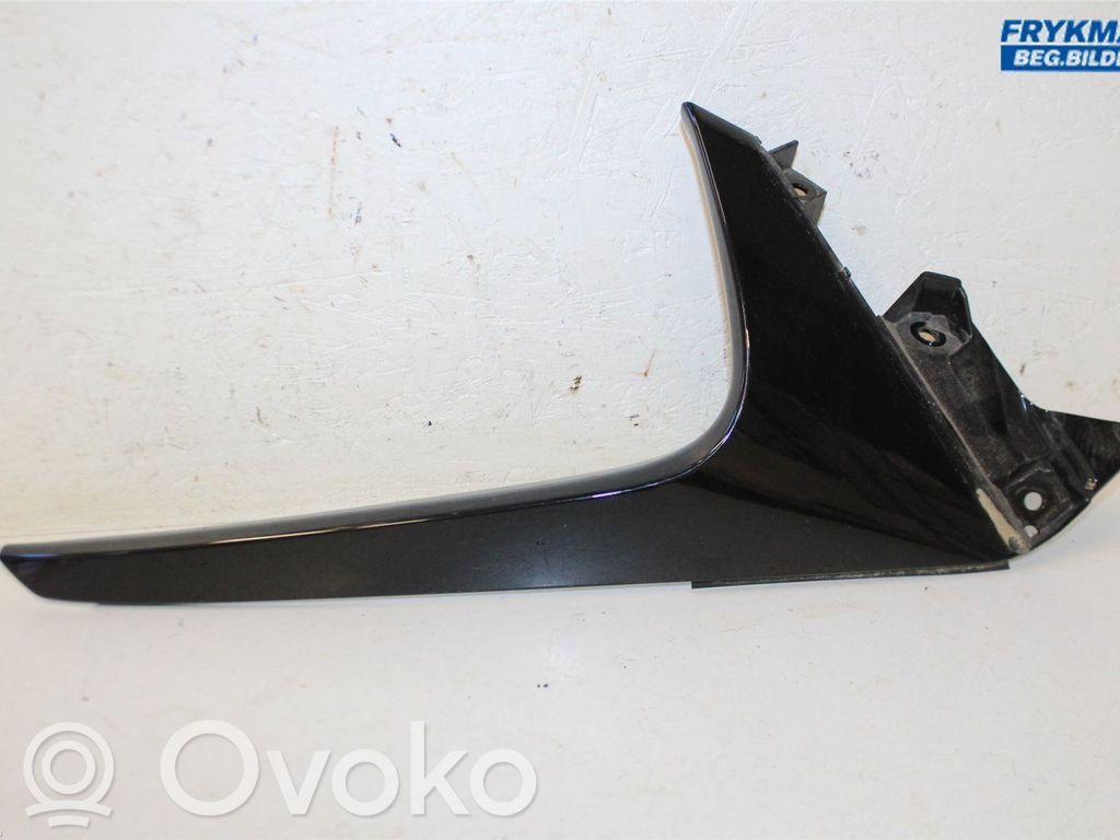 Tailgate/trunk spoiler   7608778010
