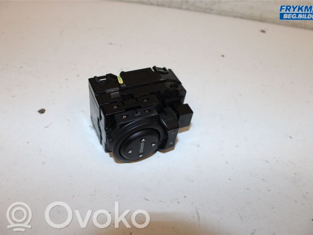 Wing mirror switch   93530H8200