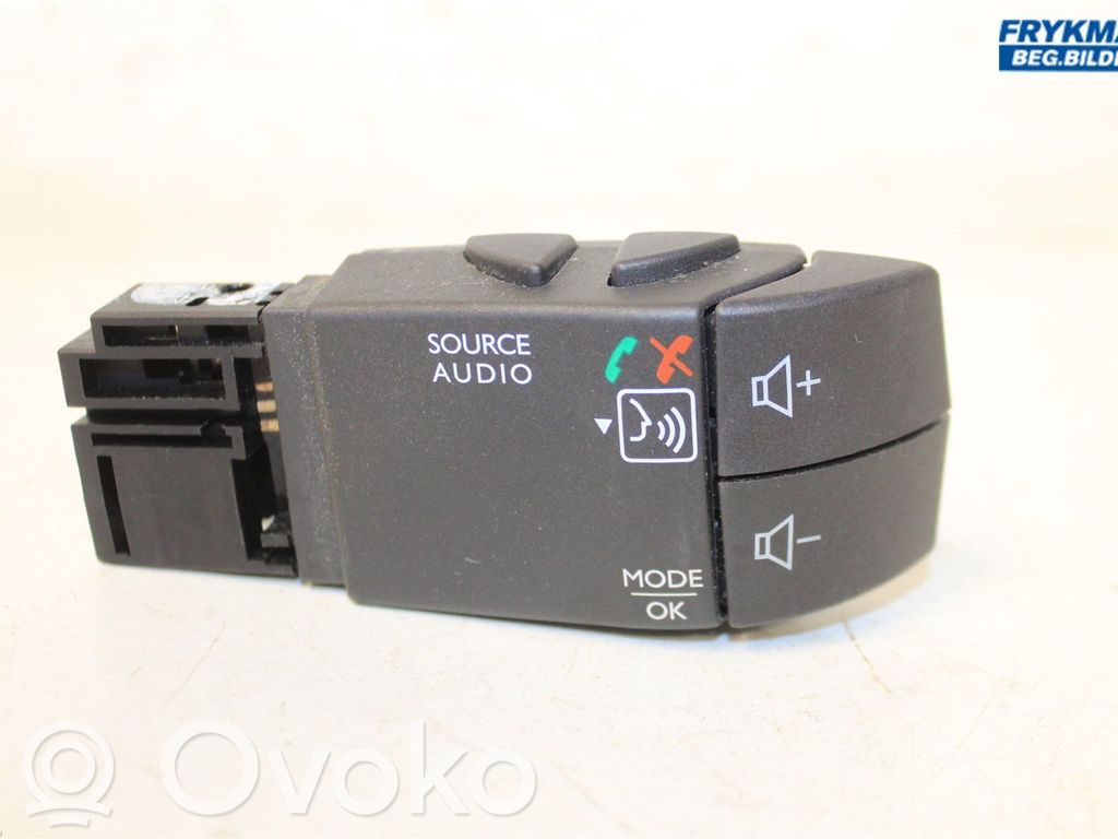 Dacia Sandero Steering wheel buttons/switches 
