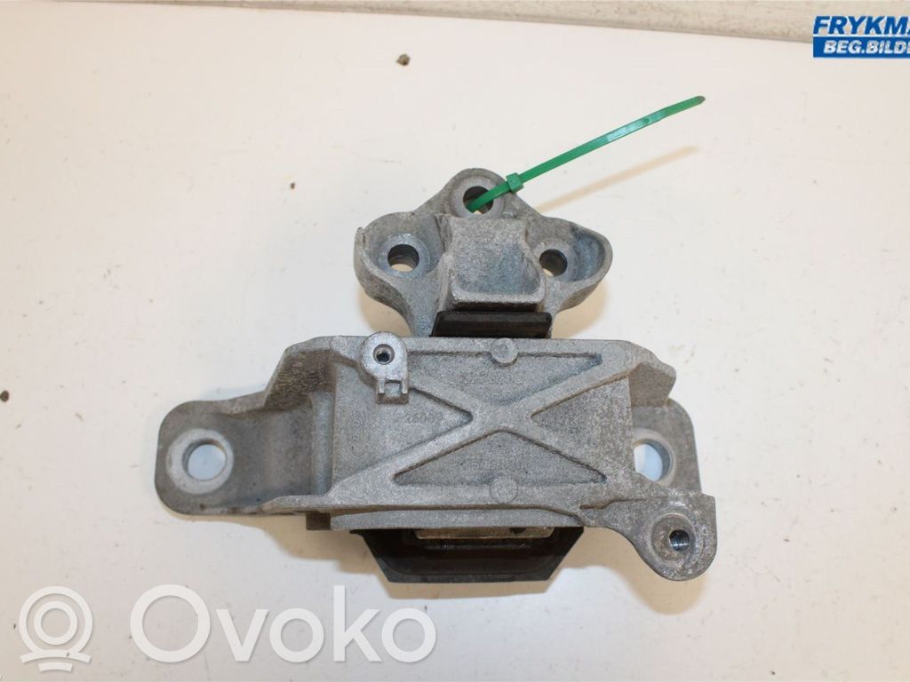 Ford Focus Engine mounting bracket 