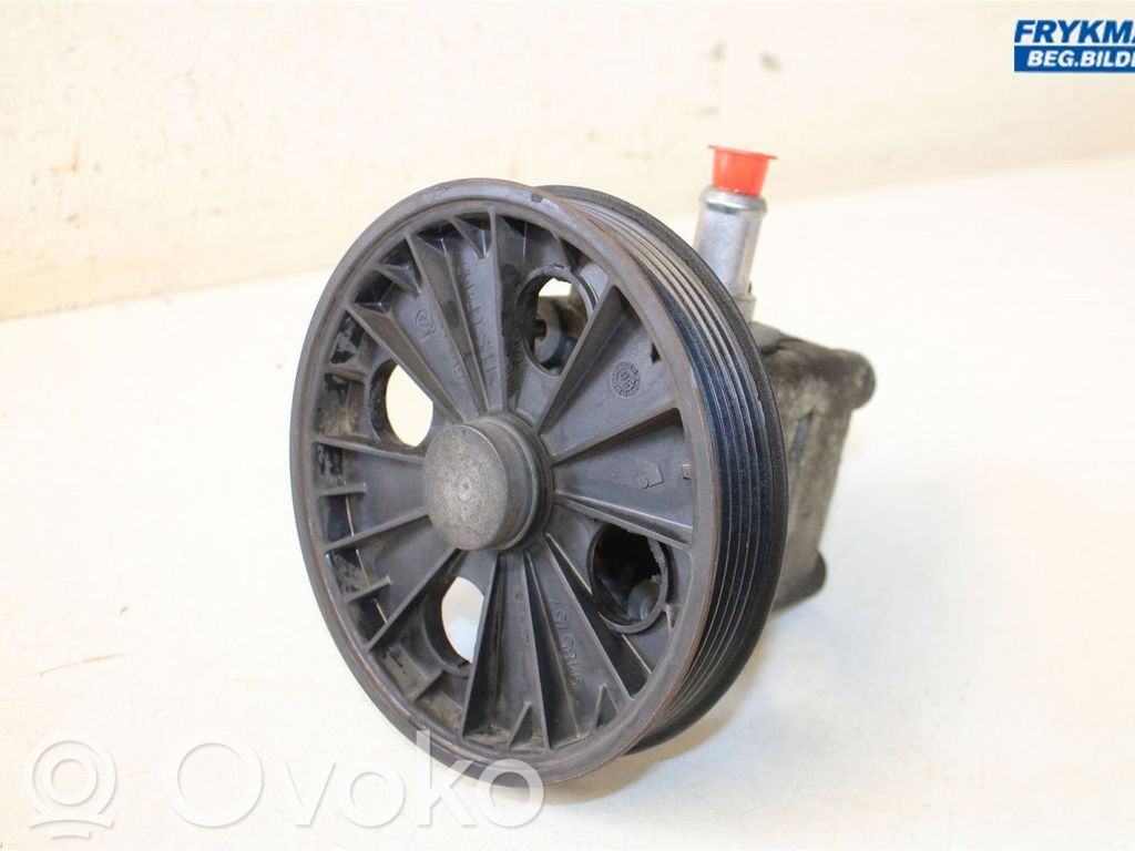 Volvo V70 Ohjaustehostimen pumppu 