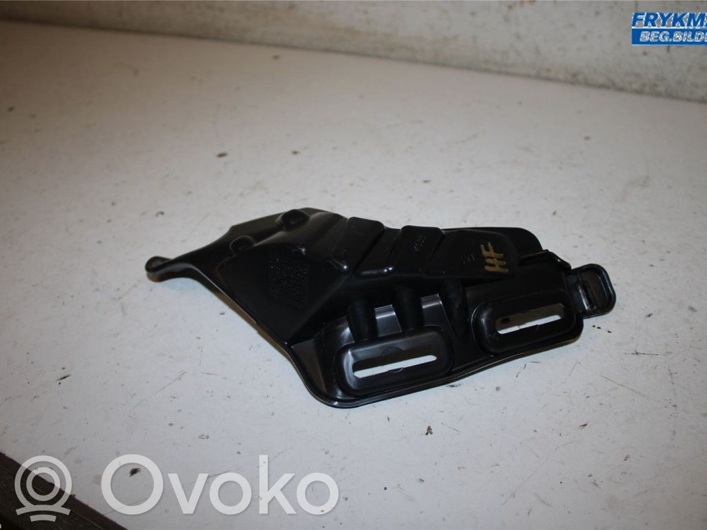 Citroen C3 Fender mounting bracket 