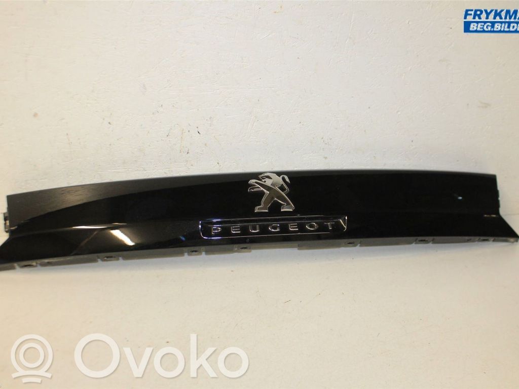 Peugeot 5008 II Poszycie / Tapicerka tylnej klapy bagażnika 