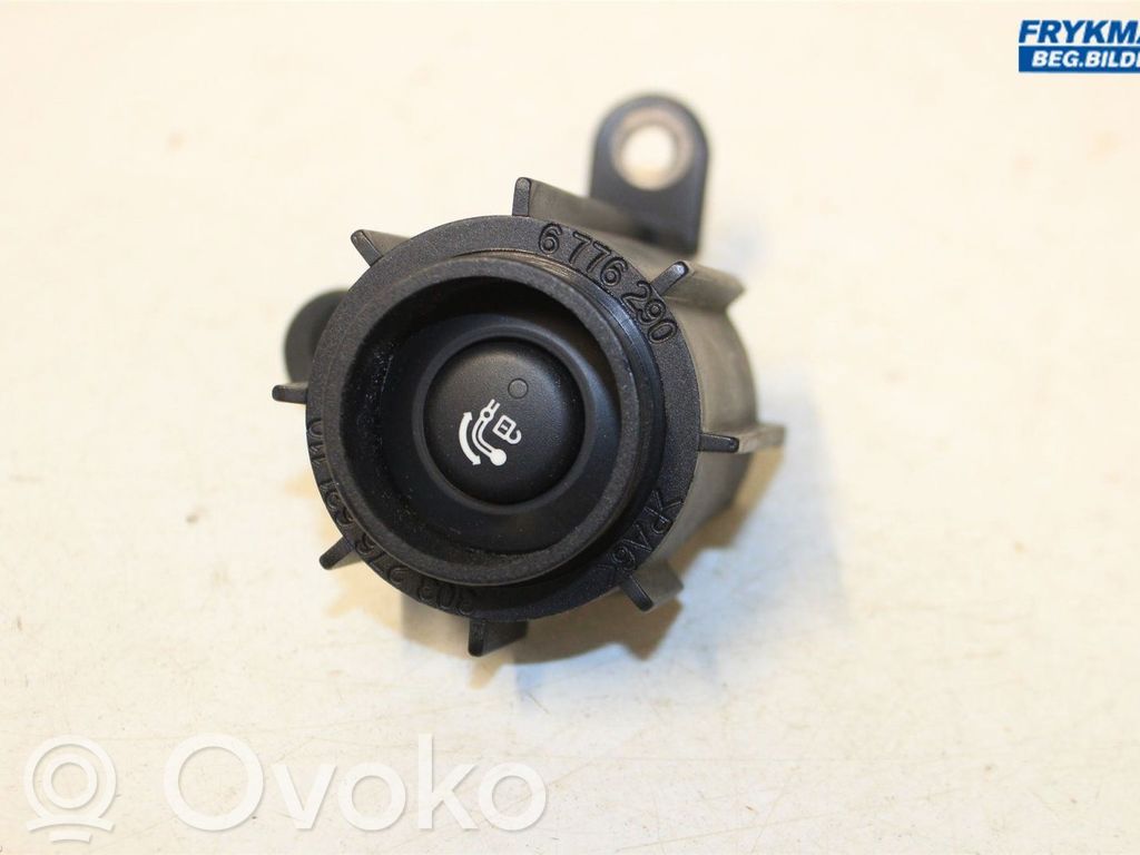 BMW 5 F10 F11 Przycisk chowanego haka holowniczego 
