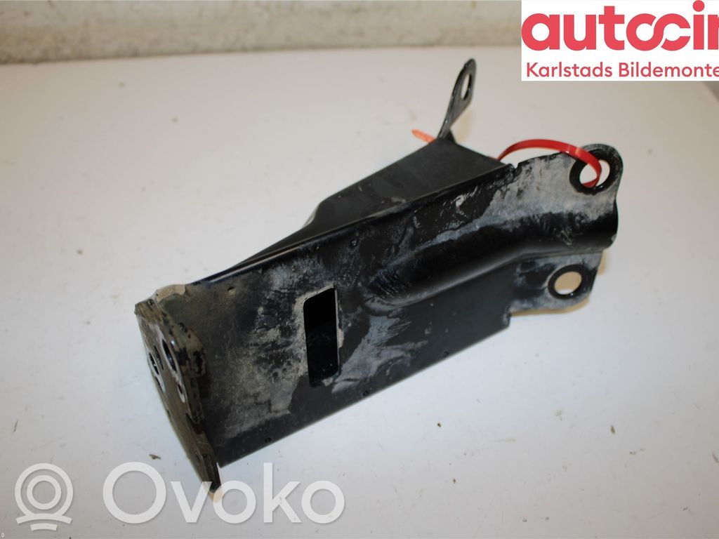 Volvo V70 Radiator support slam panel bracket 