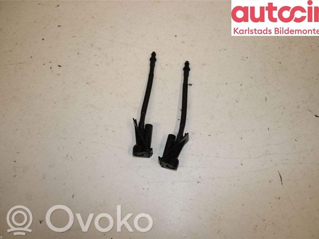 Ford Focus Windshield washer spray nozzle 