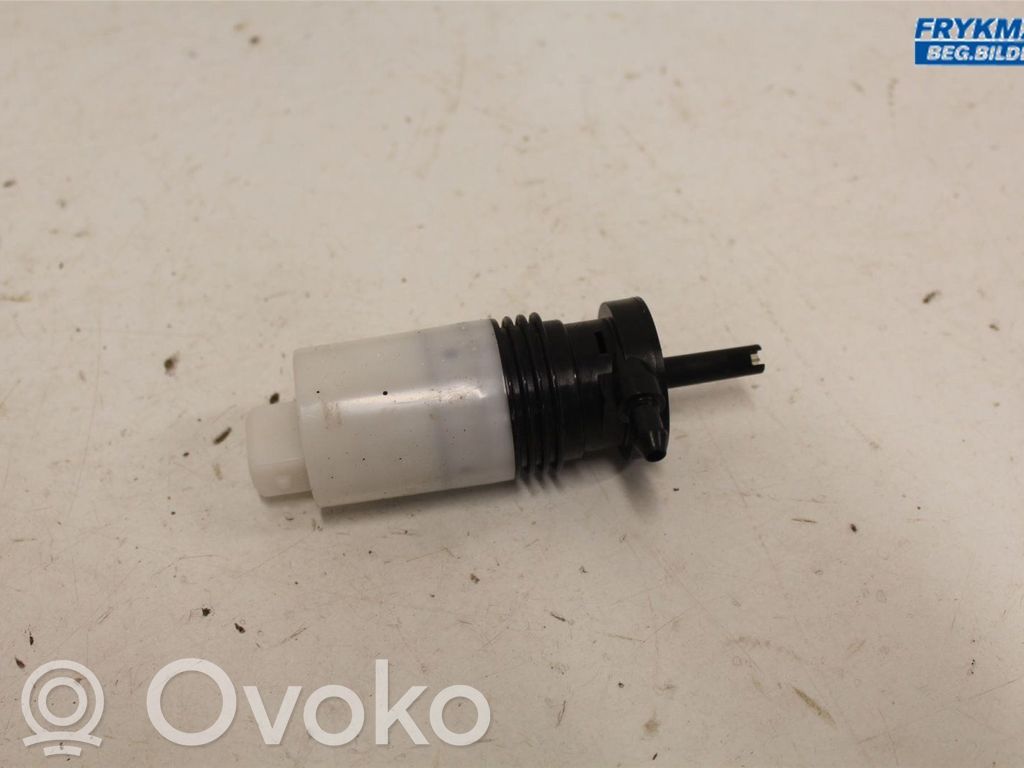 Volvo XC60 Headlight washer pump 