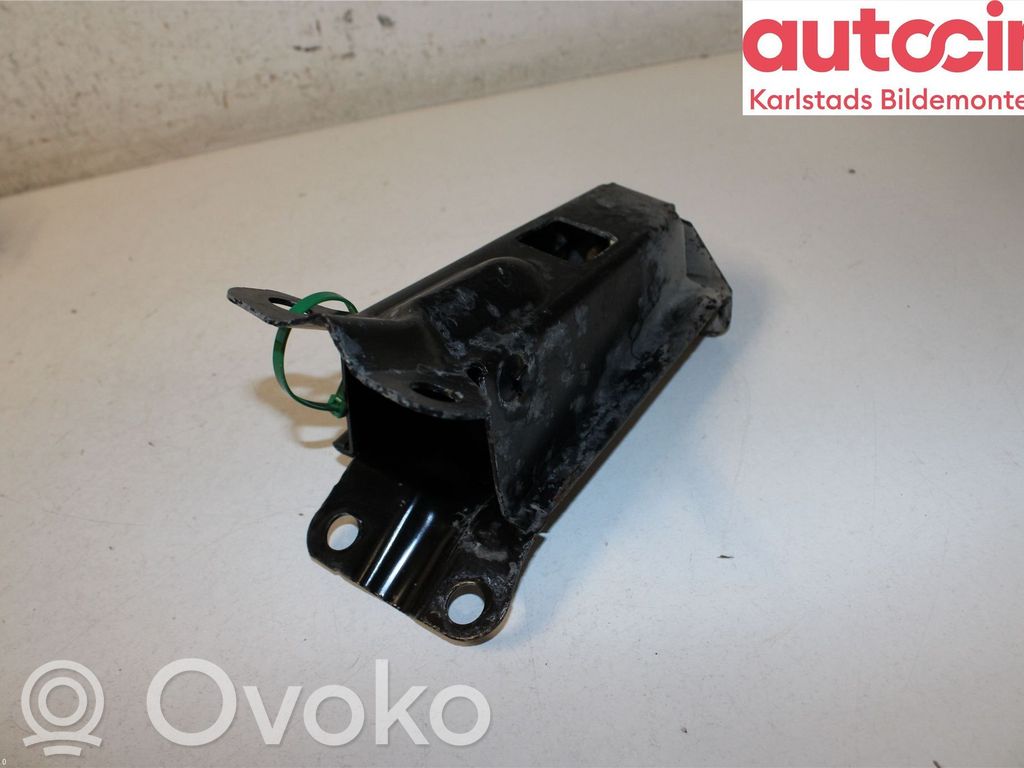 Volvo V70 Radiator support slam panel bracket 