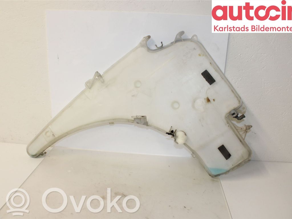 BMW 1 E82 E88 Logu šķidruma tvertne 