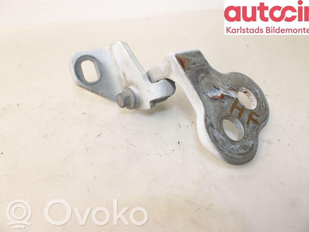 Ford Focus Front door lower hinge 