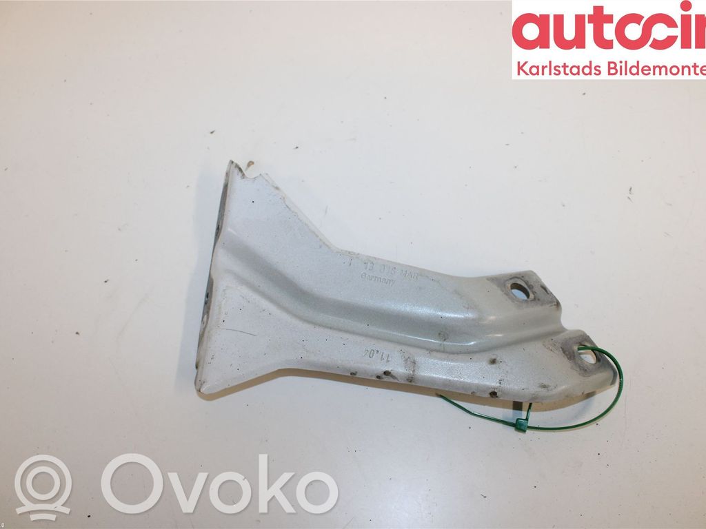 Fender mounting bracket   8X0821136A,8X0821136A,8X0821136A