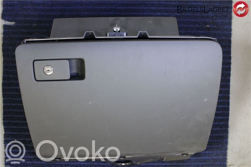 Volkswagen PASSAT B7 Juego guantera 