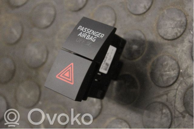 KIA Ceed Hazard light switch 