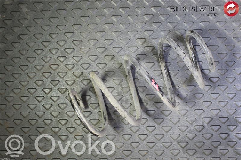 Volkswagen Golf VII Sprężyna przednia 