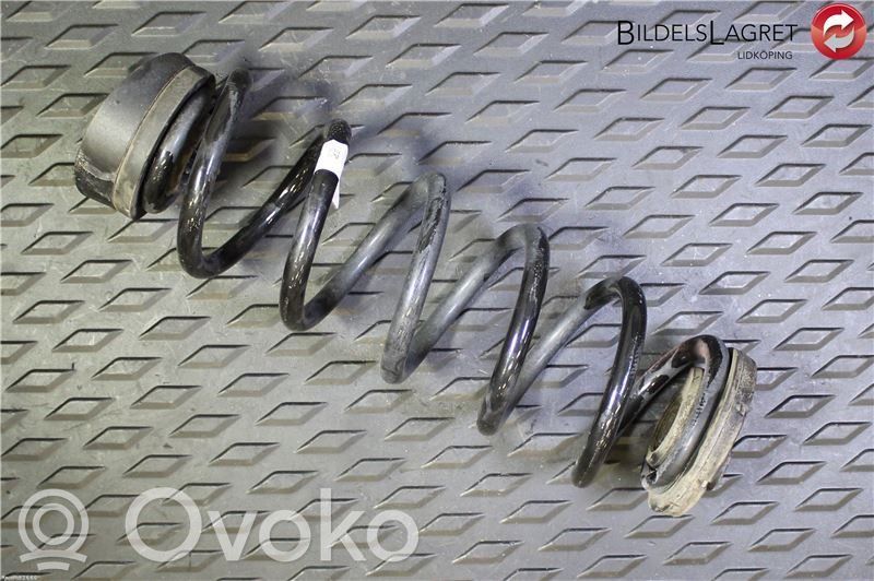 Audi A4 S4 B9 Sprężyna tylna 