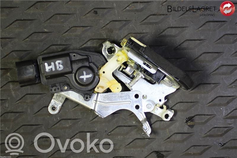 Toyota Corolla E120 E130 Aizmugurē slēdzene 