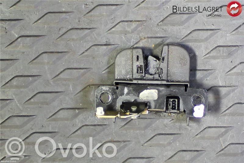 Volkswagen Caddy Zamek klapy tylnej / bagażnika 