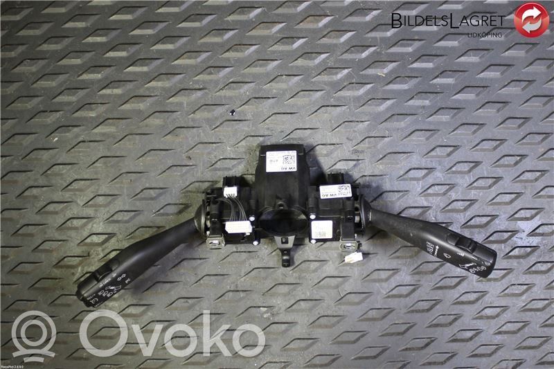 Skoda Superb B6 (3T) Interruptor/palanca de limpiador de luz de giro 
