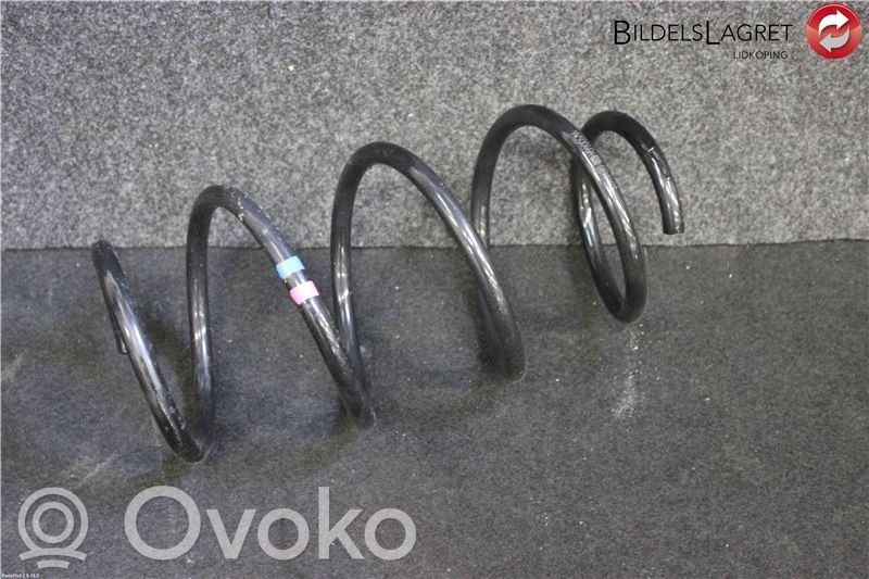 Volkswagen Golf VII Sprężyna przednia 