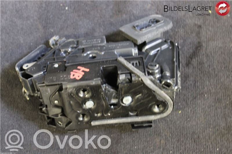 Volkswagen PASSAT B8 Zamek drzwi tylnych 