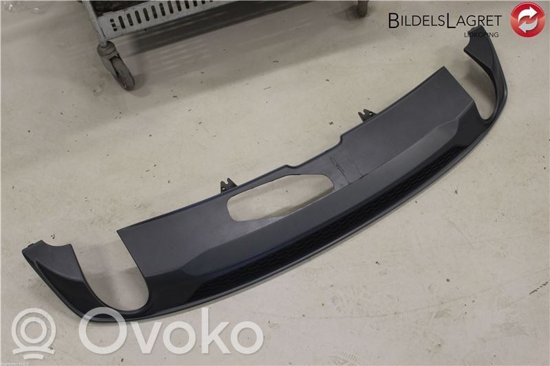 Audi A5 Takapuskurin alaosan lista 